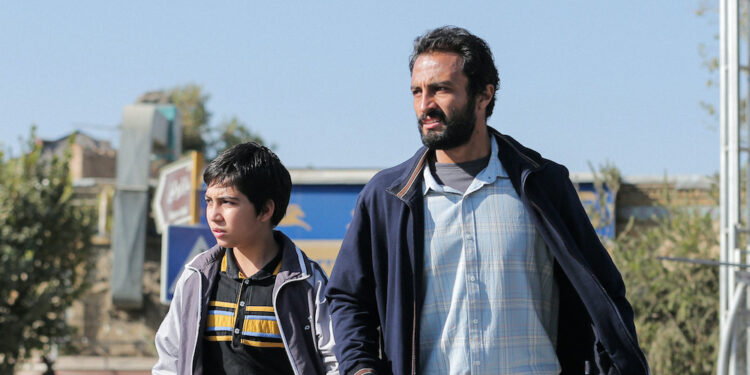 Heroj – Farhadijev prozor u dvorište društva