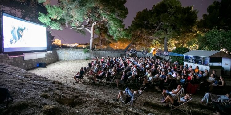 Petak na FMFS-u: Kraljica komedije, francuska triler-drama i egzotika Kostarike